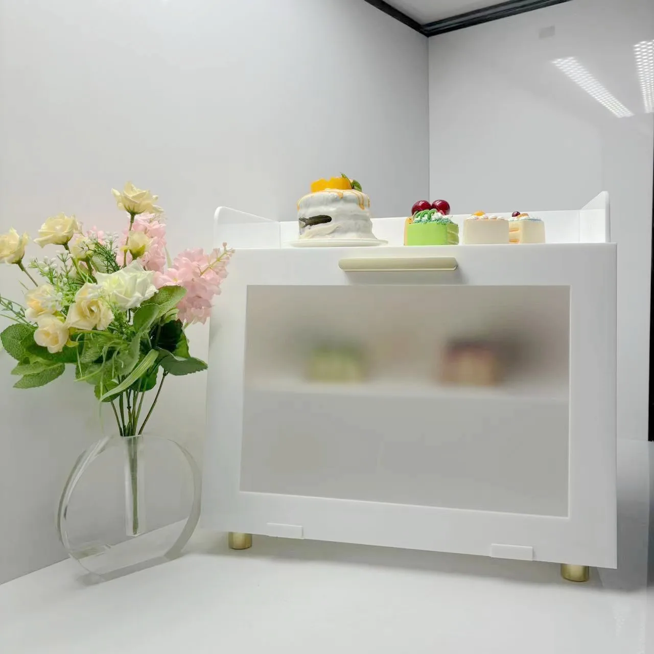 2024 Best Selling custom logo 3tier Glossy clear black PMMA cake display acrylic pastry display box