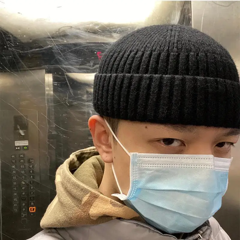 Оптовая продажа, детские зимние шапки с логотипом на заказ, облегающие шапки унисекс, однотонные высококачественные вязаные облегающие шапки для женщин и мужчин