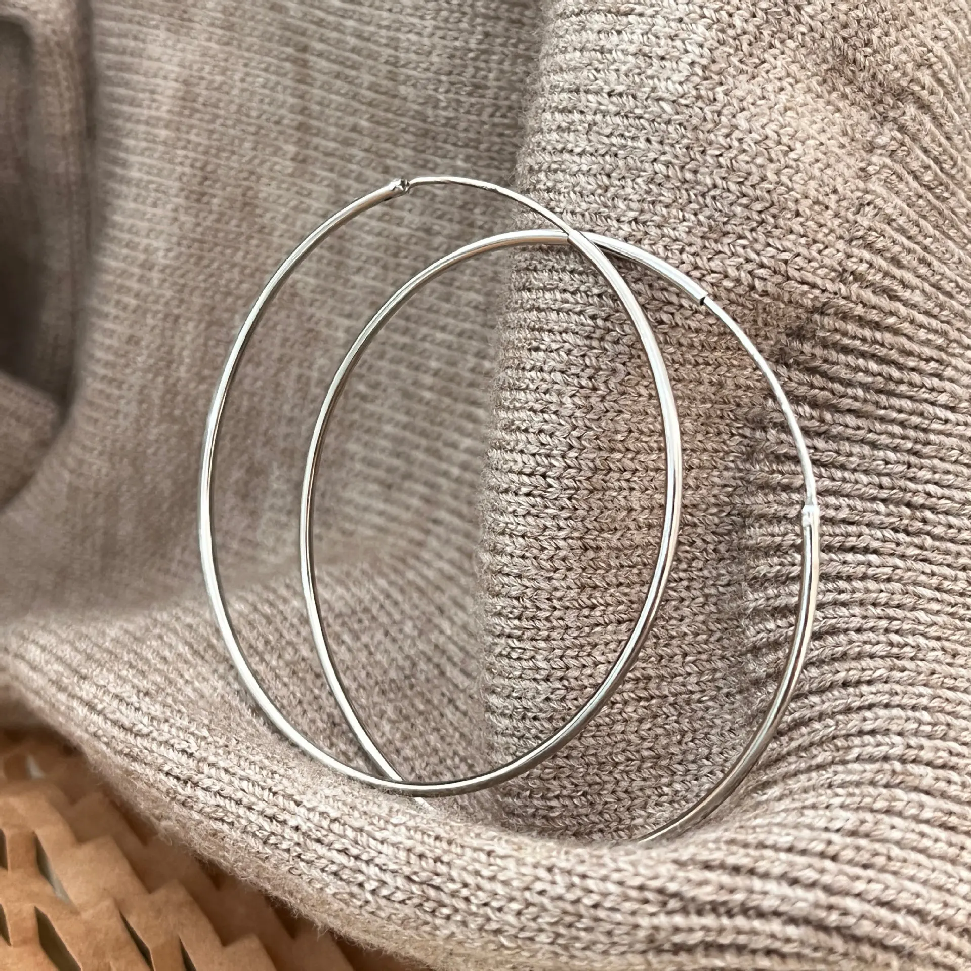 2023 New Arrivals Silver Big Circle Hoop Earrings Personality Korean S925 Sterling Big Huggie Closed Earrings For Women Girls
