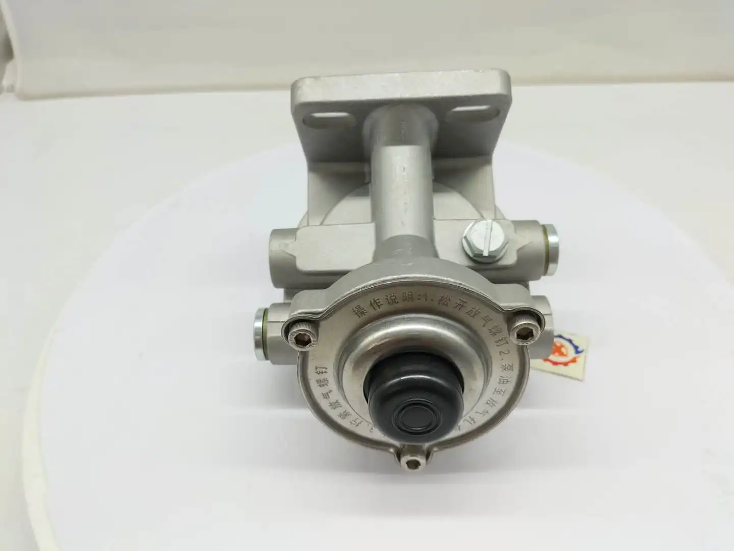 XUNPO ORIGINAL NEW EXCAVATOR SK200-8 R215-7 R225-7 8159975 R90P HAND OIL PUMP Oil-water seat