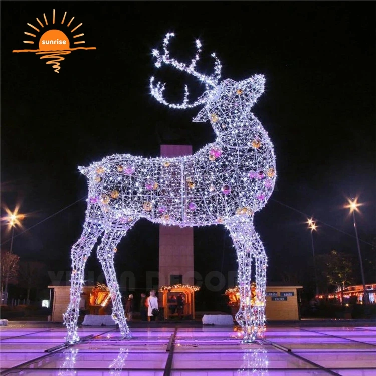 Giant commical large-scale 3d Santa Claus and Christmas reindeer with LED lights to light up holiday outdoor party decoration