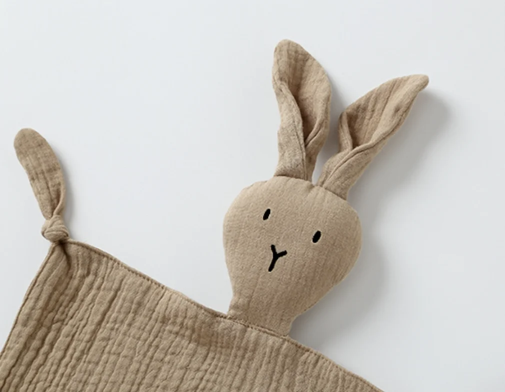 2023Cotton Infant Wrap Newborn Shower Gift Set Soft Bamboo Baby Muslin Swaddle Blanket Set Teething Baby Rattle Wood Comfort toy