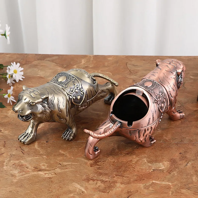 Wholesale Retro Cigarette Smoking Ashtray Animal Statue Metal Car Ashtray Holder With Lid