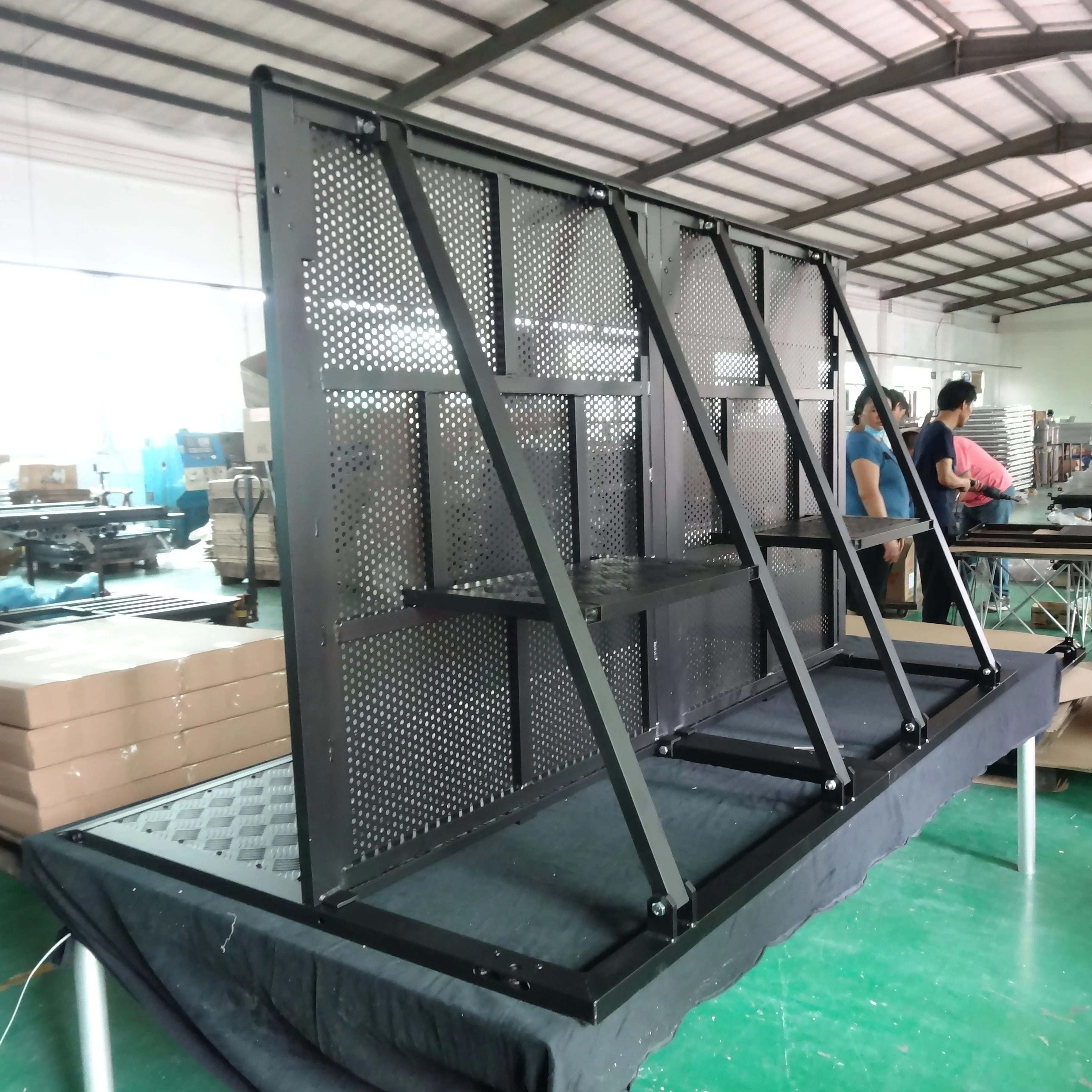 Portable safety retractable aluminum crash barriers crowd control