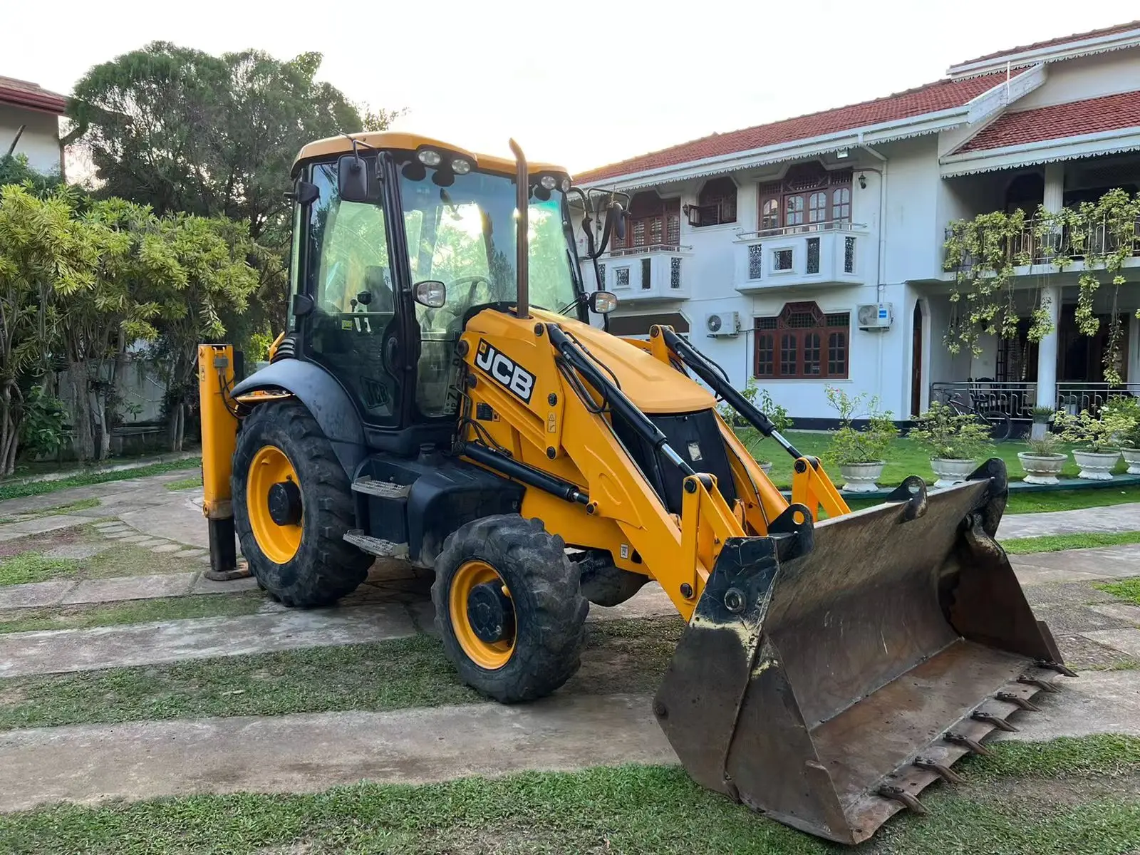 Недорогой японский экскаватор-погрузчик по лучшей цене б/у JCB 3cx 4cxr со скидкой