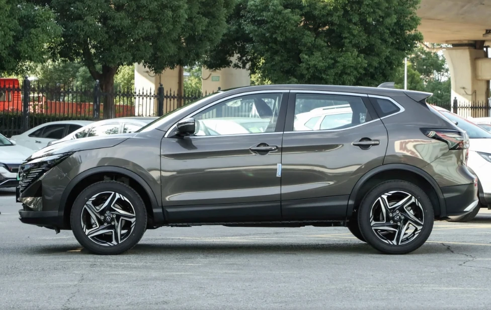 2025 Nissan Qashqai Hot sale Large space SUV Available now Special offer fuel version CVT 2.0L