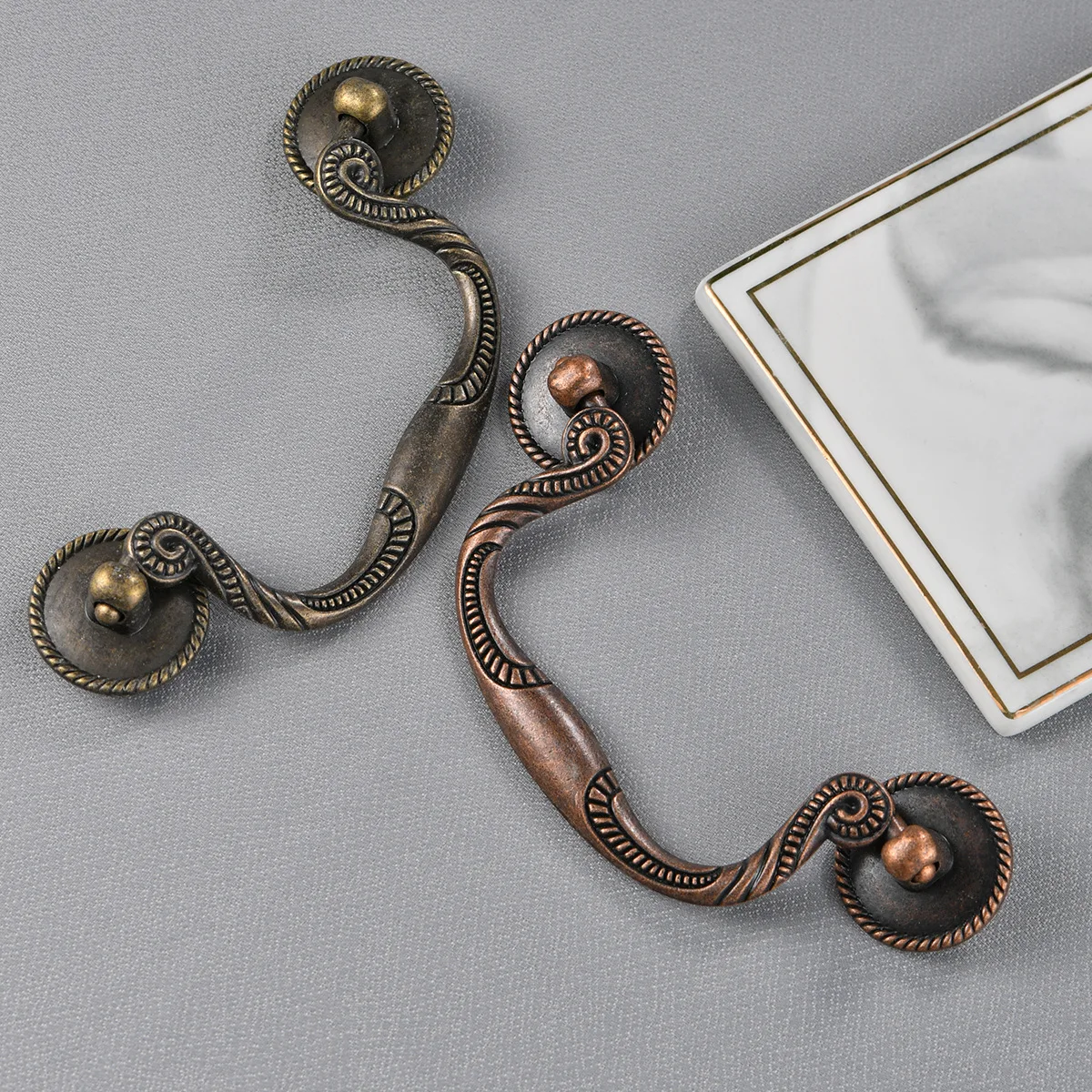 European style rustic antique zinc alloy handle with hole spacing of 95mm for doors, drawers, cabinets, etc