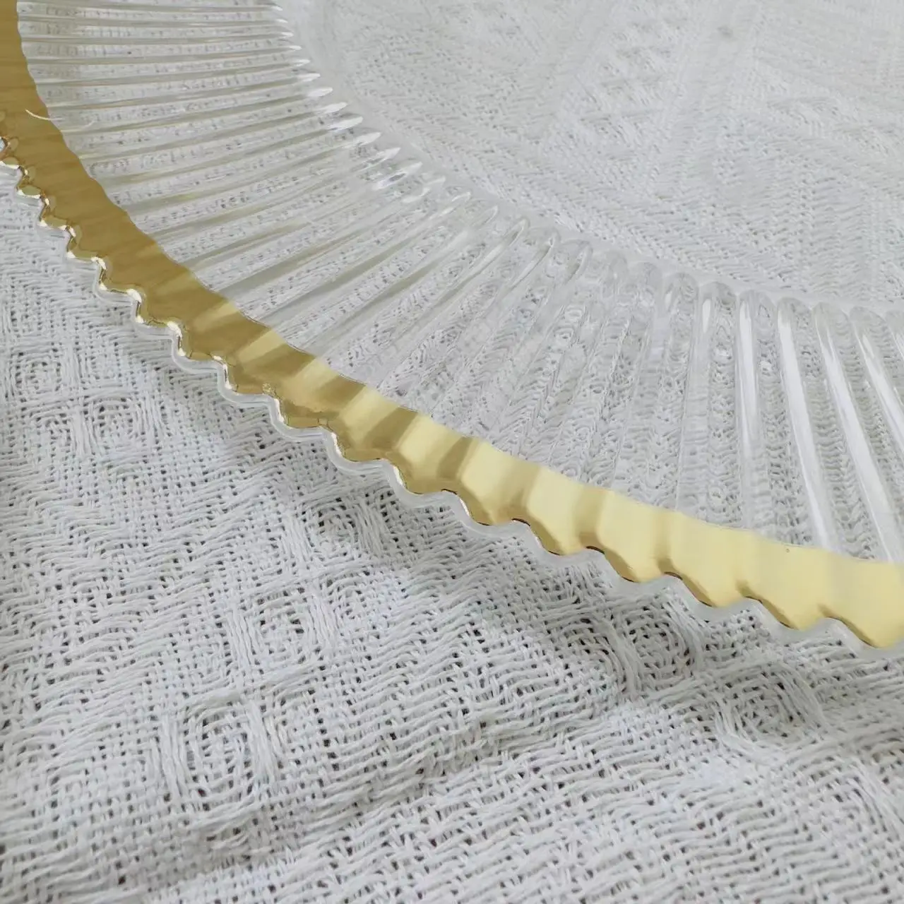 13 Inch Wedding Party Christmas Decoration Plate Factory Customization Clear wave Gold Rim Charger Plate