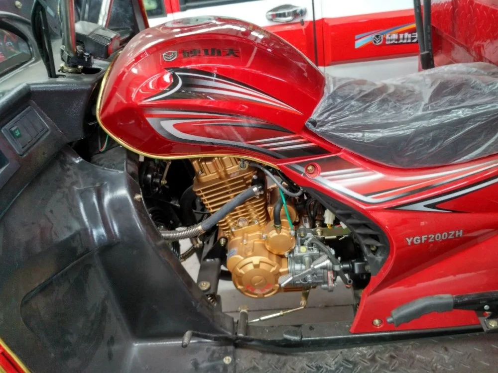 200cc customized three wheel cargo cabin  tricycle/ three wheeler motorcycle with semi-closed cabin