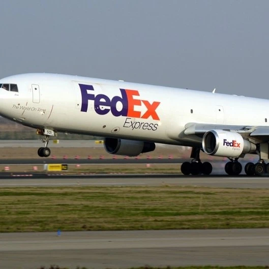 From Fuyang City shipping adidas shoes to Milan by DHL/UPS/SF/FedEx service