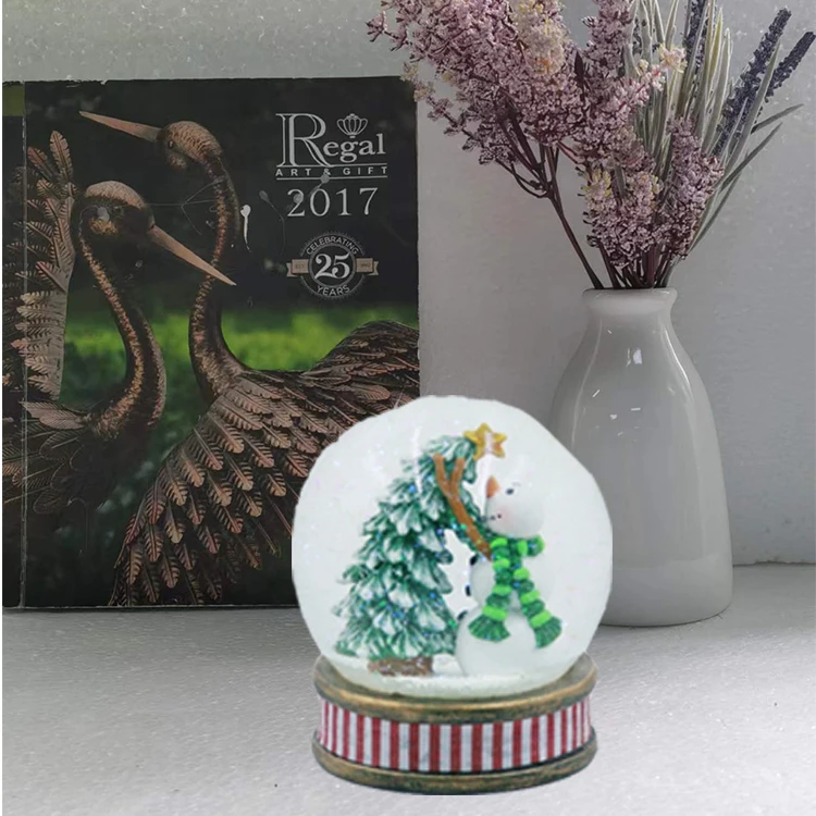 High Quality Custom Made Snowman Snow Ball Gift Resin Christmas Globe for Home Decor
