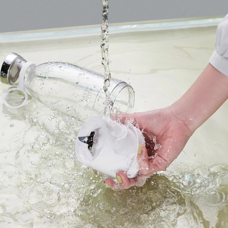 High Quality Fruit Extractor Blender Wholesale Magnet Charging Waterproof Juice Blender for Travel