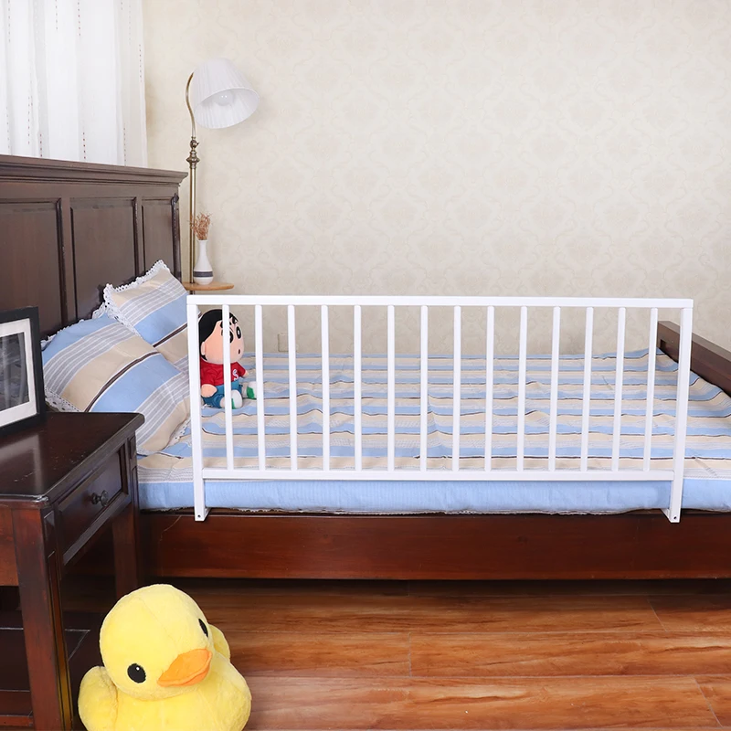 
Белая картина Новорожденный ребенок старая кровать рельсовая защита 