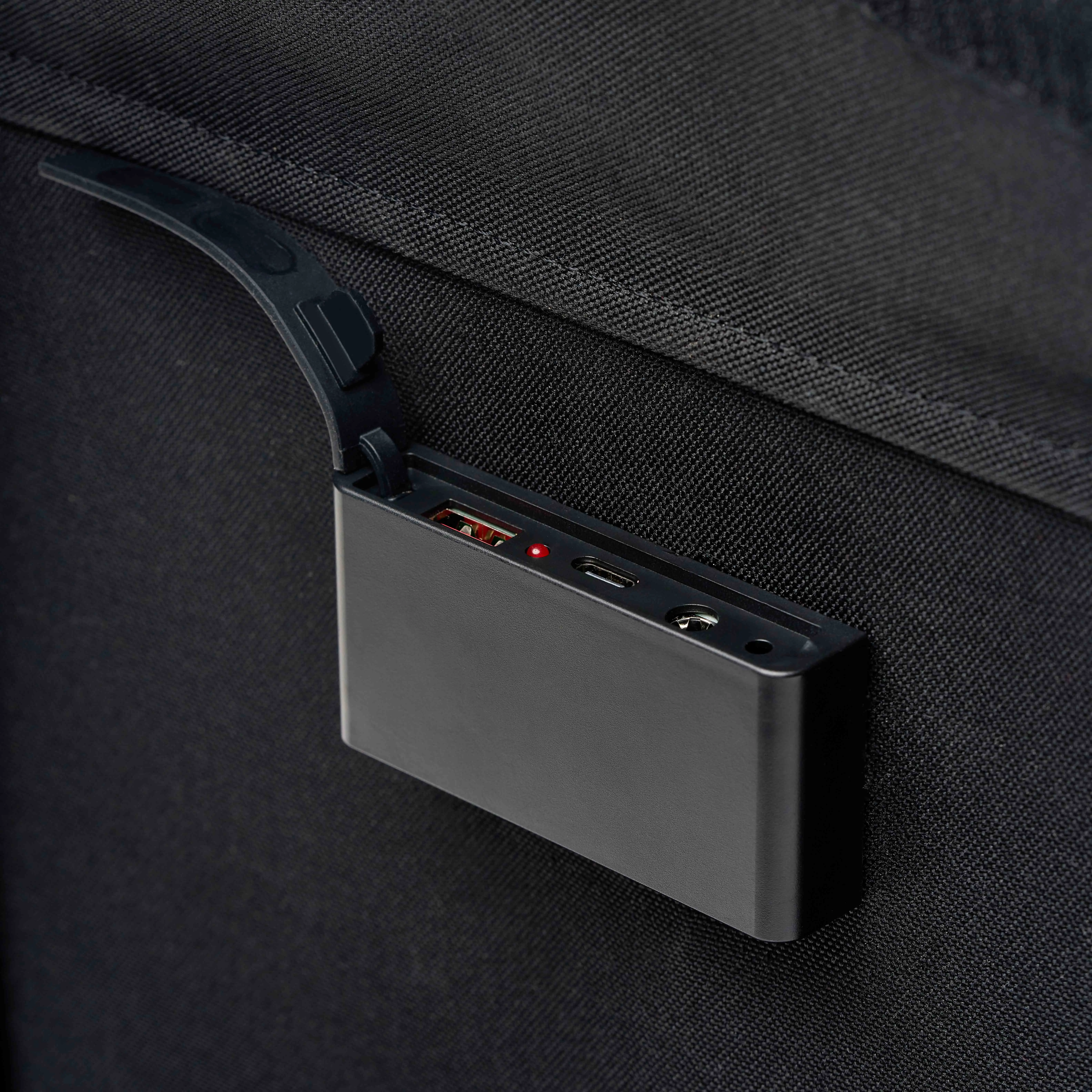 Portable 50W/100W Foldable Solar Panel for Outdoor Activities Monocrystalline Silicon Cells for Climbing and Tours