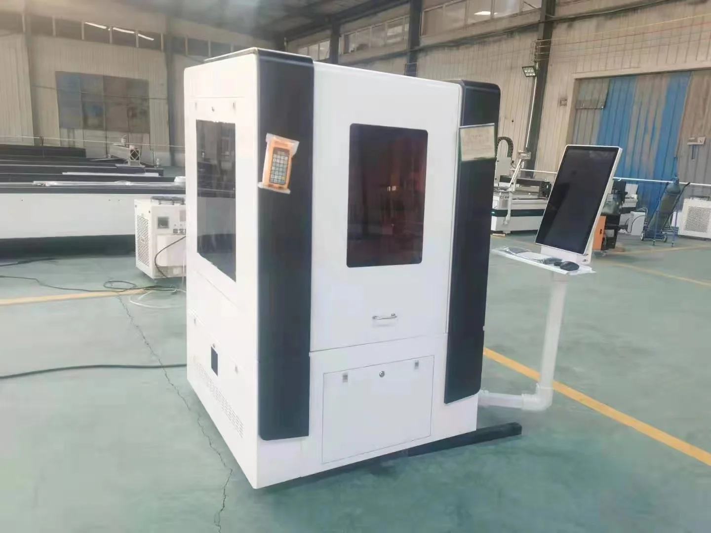 Automatic Fiber Laser Cutter with Raycus Laser Source Servo Motor Driving System Gantry Type Configuration Cuts with Ease