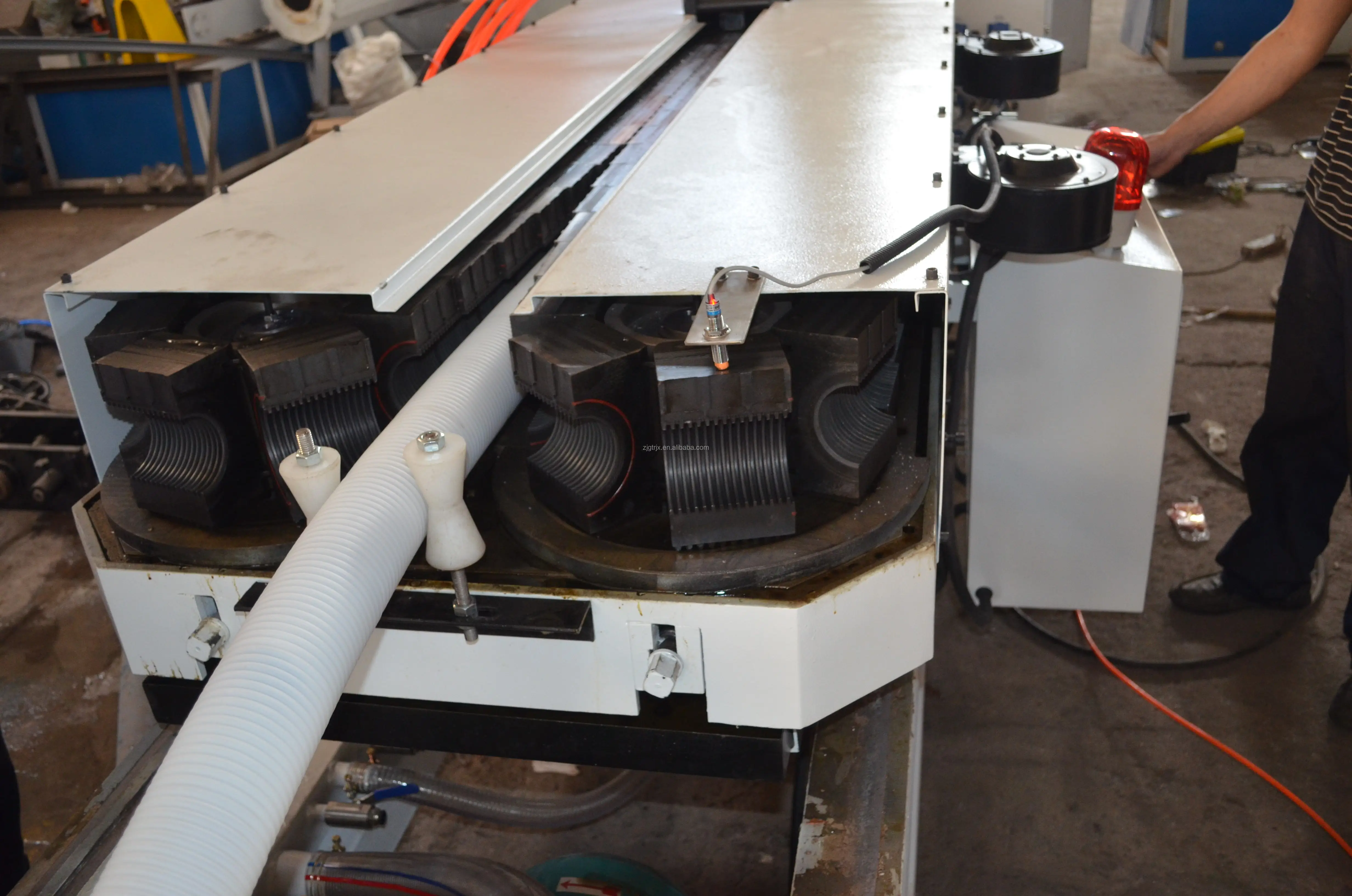 SJ65 вставка стальная проволока ПВХ Электрический трубопровод гофрированная труба экструзионная машина производственная линия