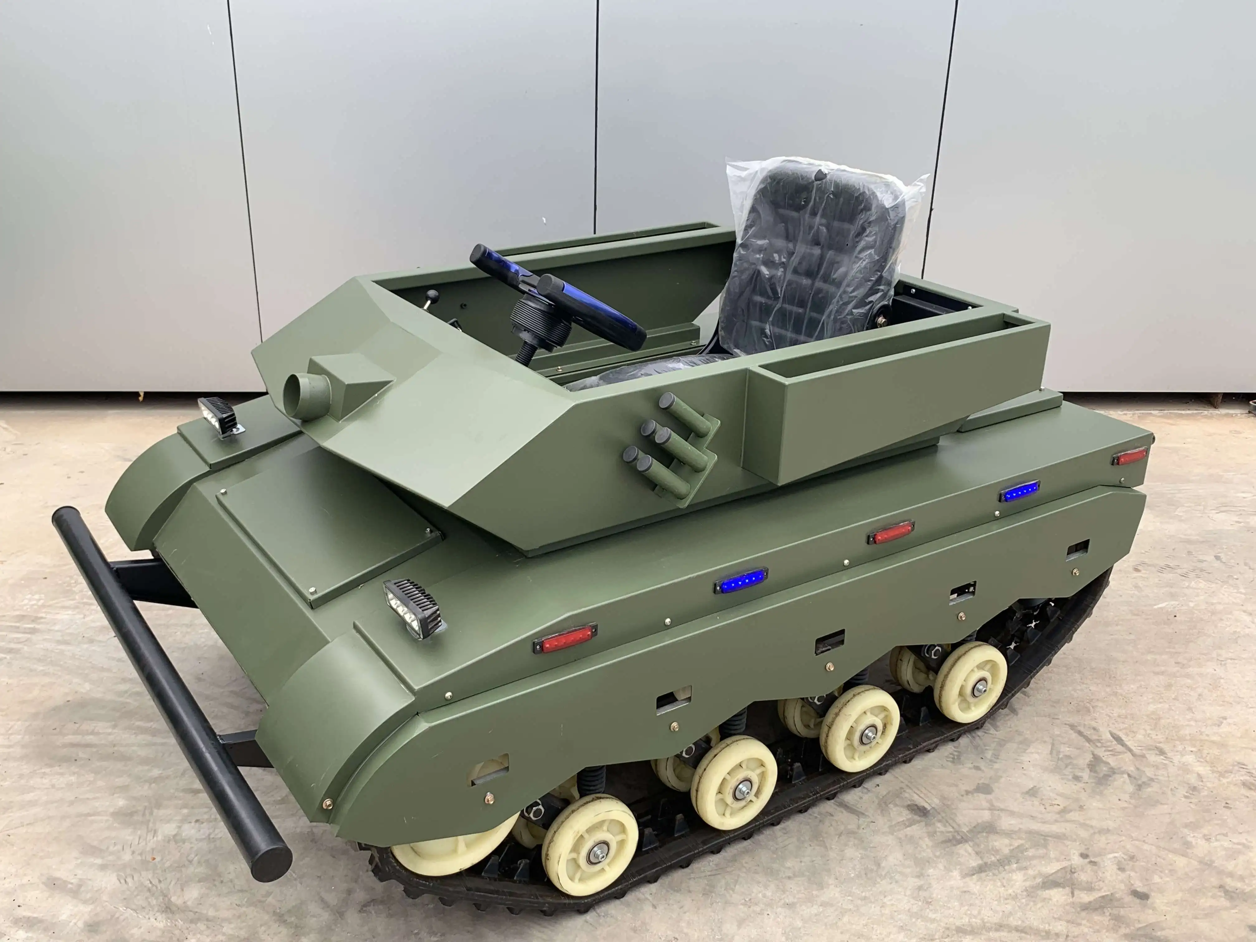 All-Terrain two 800W Motor Drive ATV Track Chassis Single or Double Ride for Snowmobile Entertainment Realizes Turnround