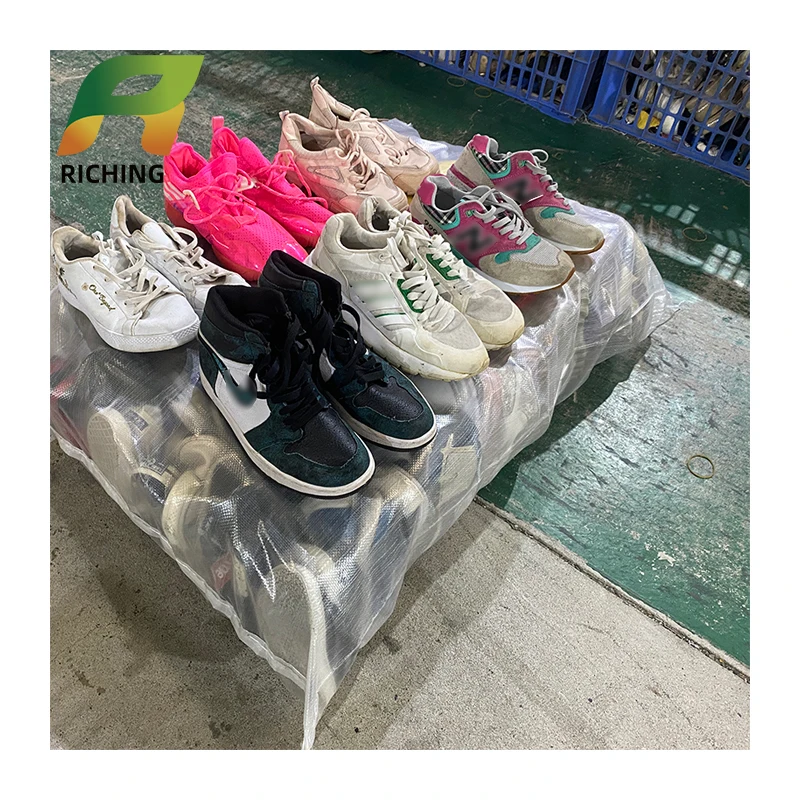 Lot Used For Sale In Dubai                 Shoes Stock Chuteira De Society