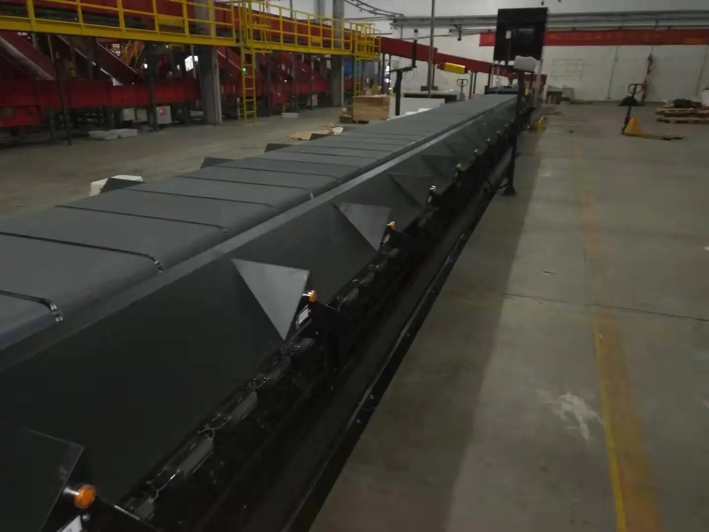 vertical sorter  cross belt conveyor for  express/ parcel/ mail  sorting