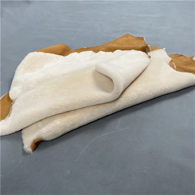 Высококачественная бежевая подкладка из овчины