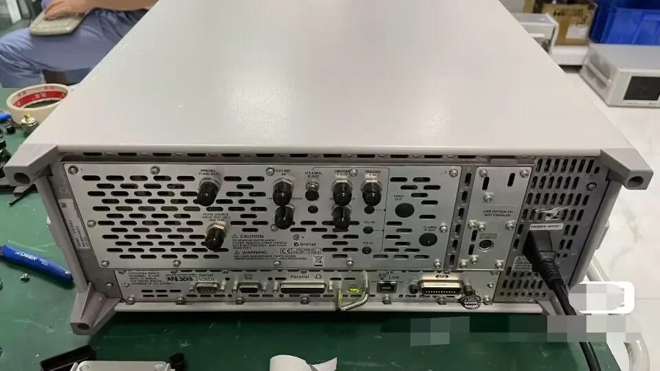 Used Keysight / Agilent E4448A Spectrum Analyzer 3 Hz - 50 Ghz OPT: 219 226 266 233