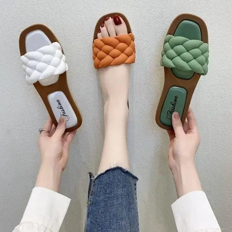 Women New Styles Summer Fashion Leather Flat Slippers Women Sandals Non-Slip Soft Bottom Comfortable Slippers For Women