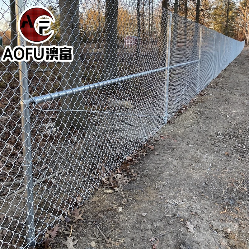 Hot Dipped Galvanized 70mm 8 ft High Chain Link Mesh Garden Iron Wire Mesh Fence BWG 16 Chain Link Fence/netting For Sport Field