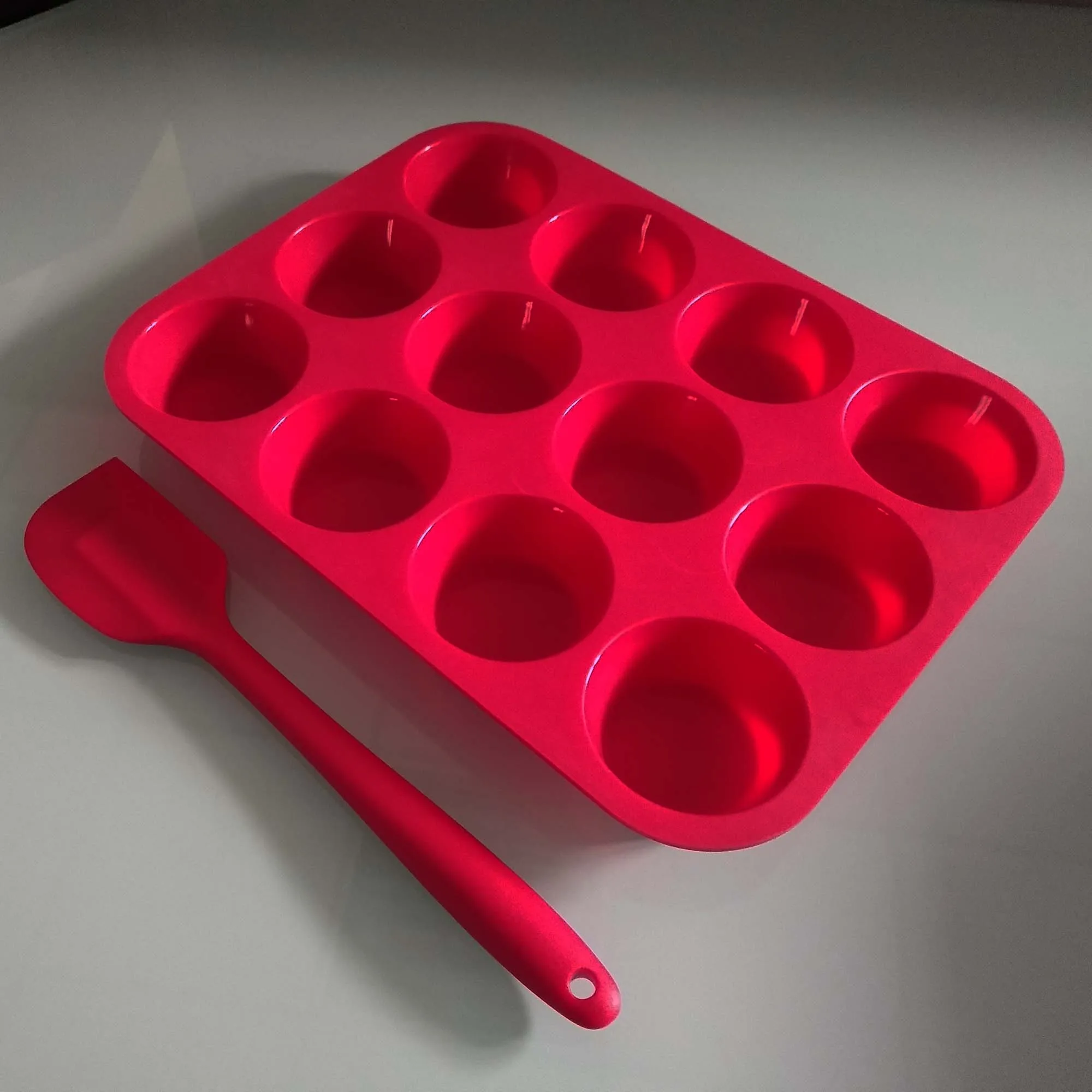 hot sale 12-Cup Silicone Regular Muffin Pan,Baking Cups mold pan .cake baking utensils