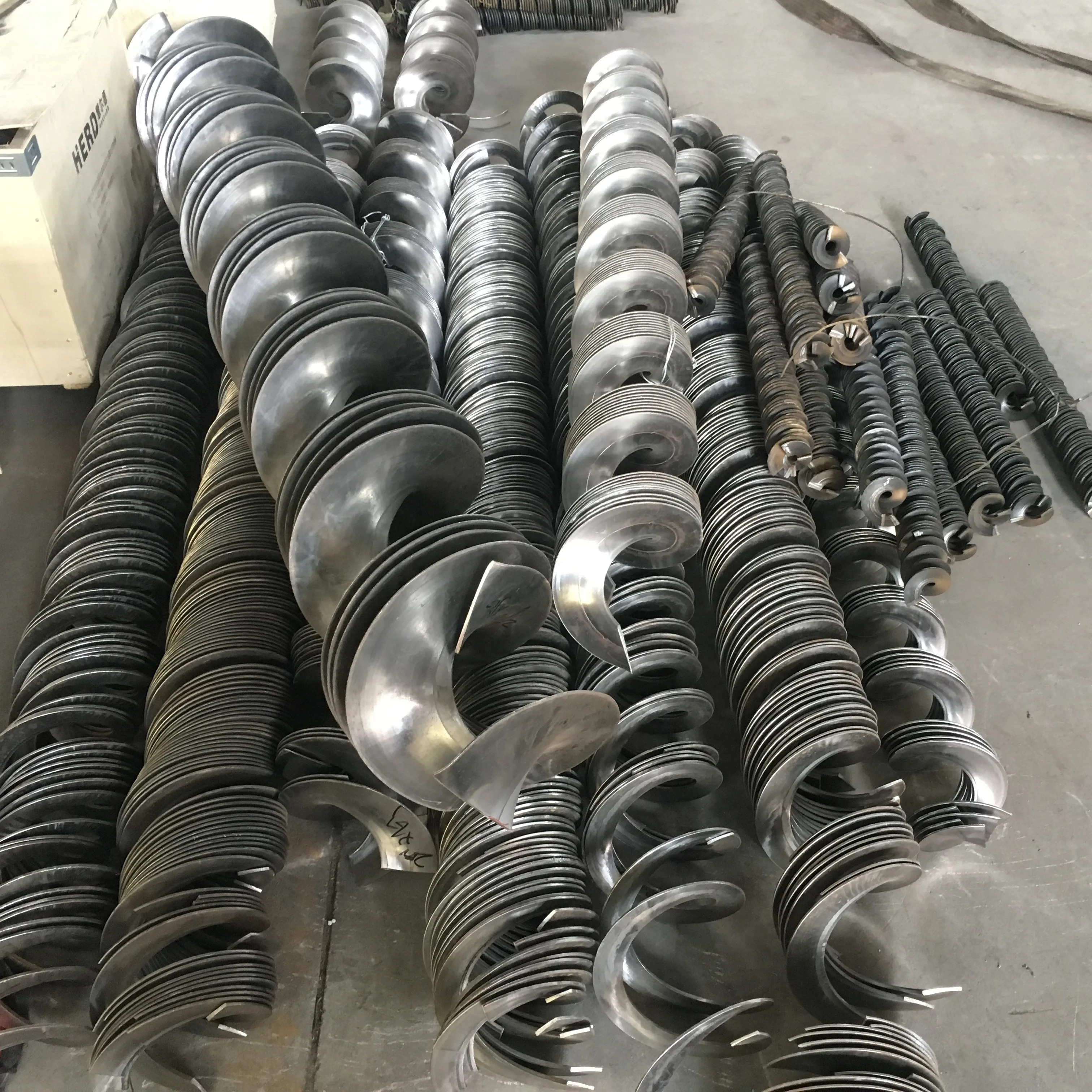 Stainless steel blade continuous screw conveyor parts Cold Rolling helical blade