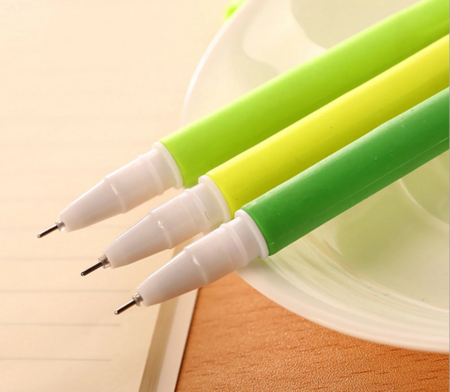 New style Fashion Cheap Gel Refill Green Barrel Flexible Plastic Novelty Pen Leaf Pen