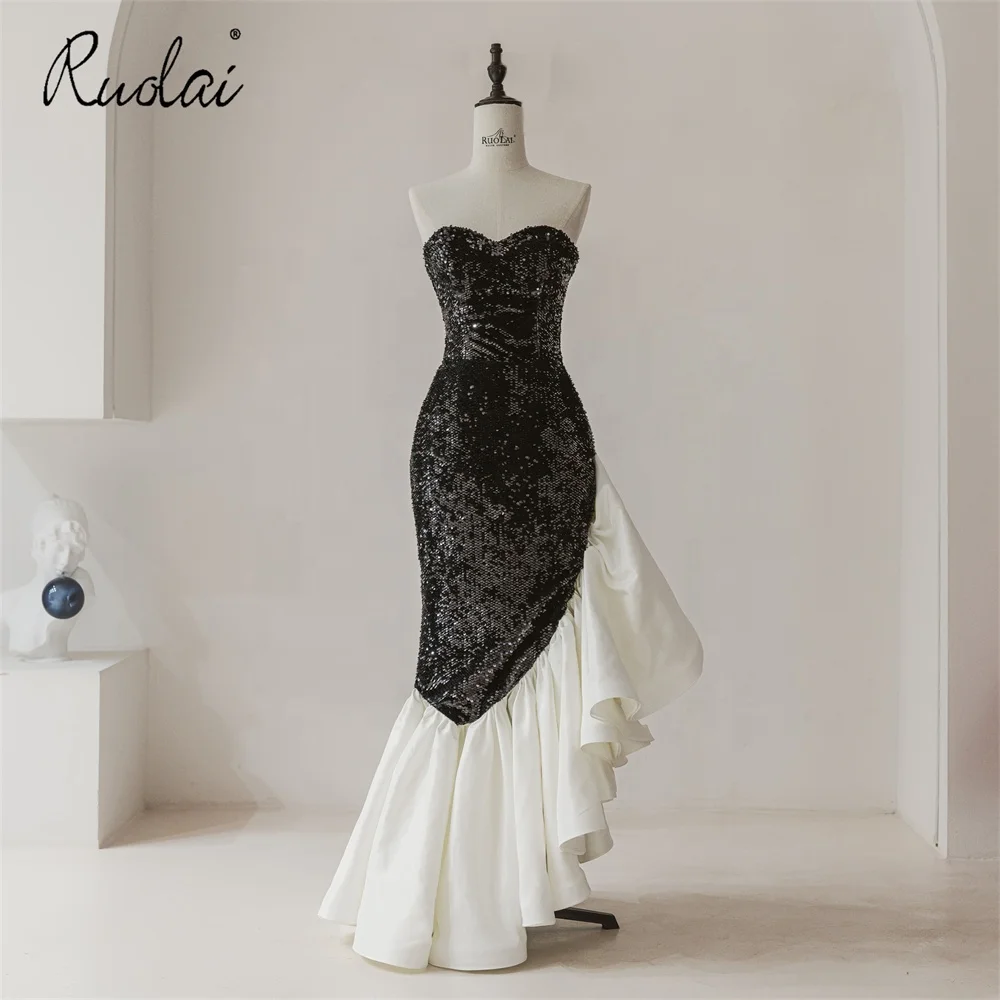 Женское атласное вечернее платье с бусинами