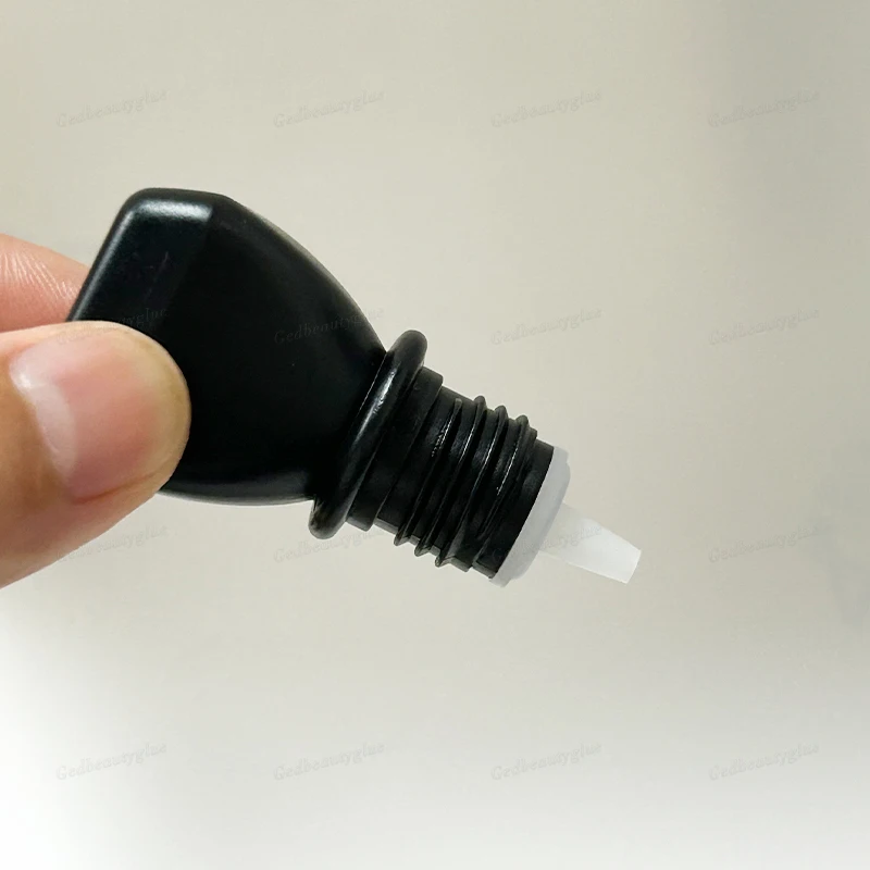 OEM Eyelashes Glue Long Lasting 5ml Grafting Individual Lash Adhesive For Eyelash Extension