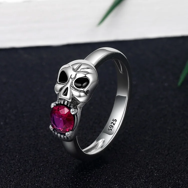 skull ring (3).jpeg