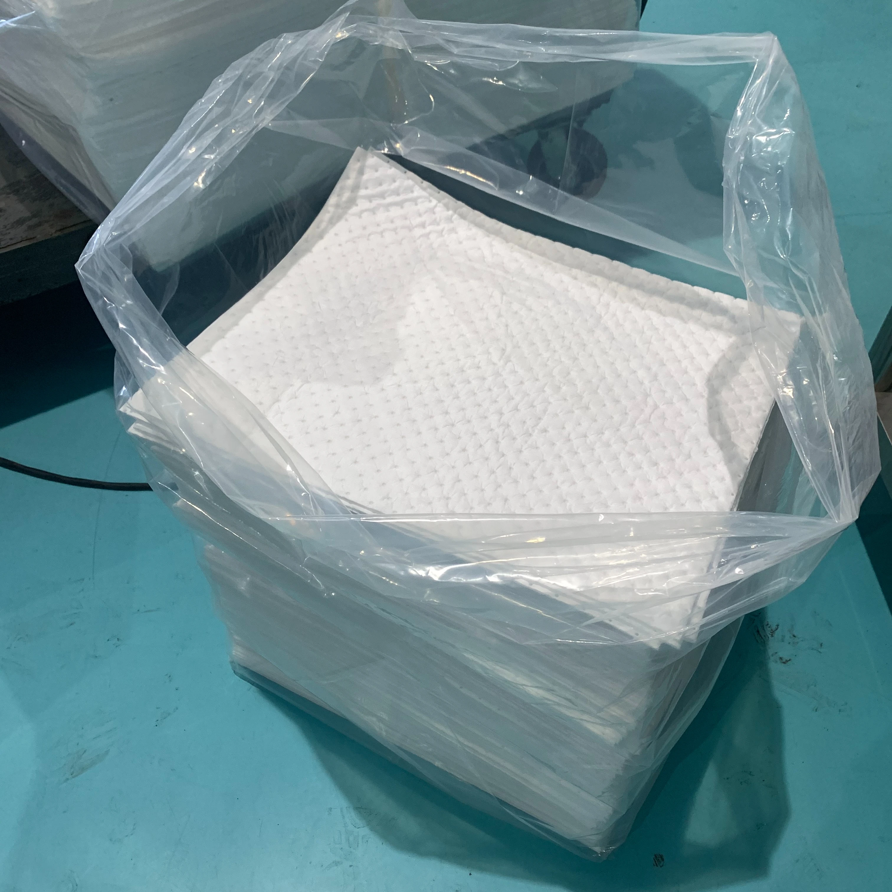 Durable fast-wicking fiber layers Oil Absorebnt Pads for cleaing