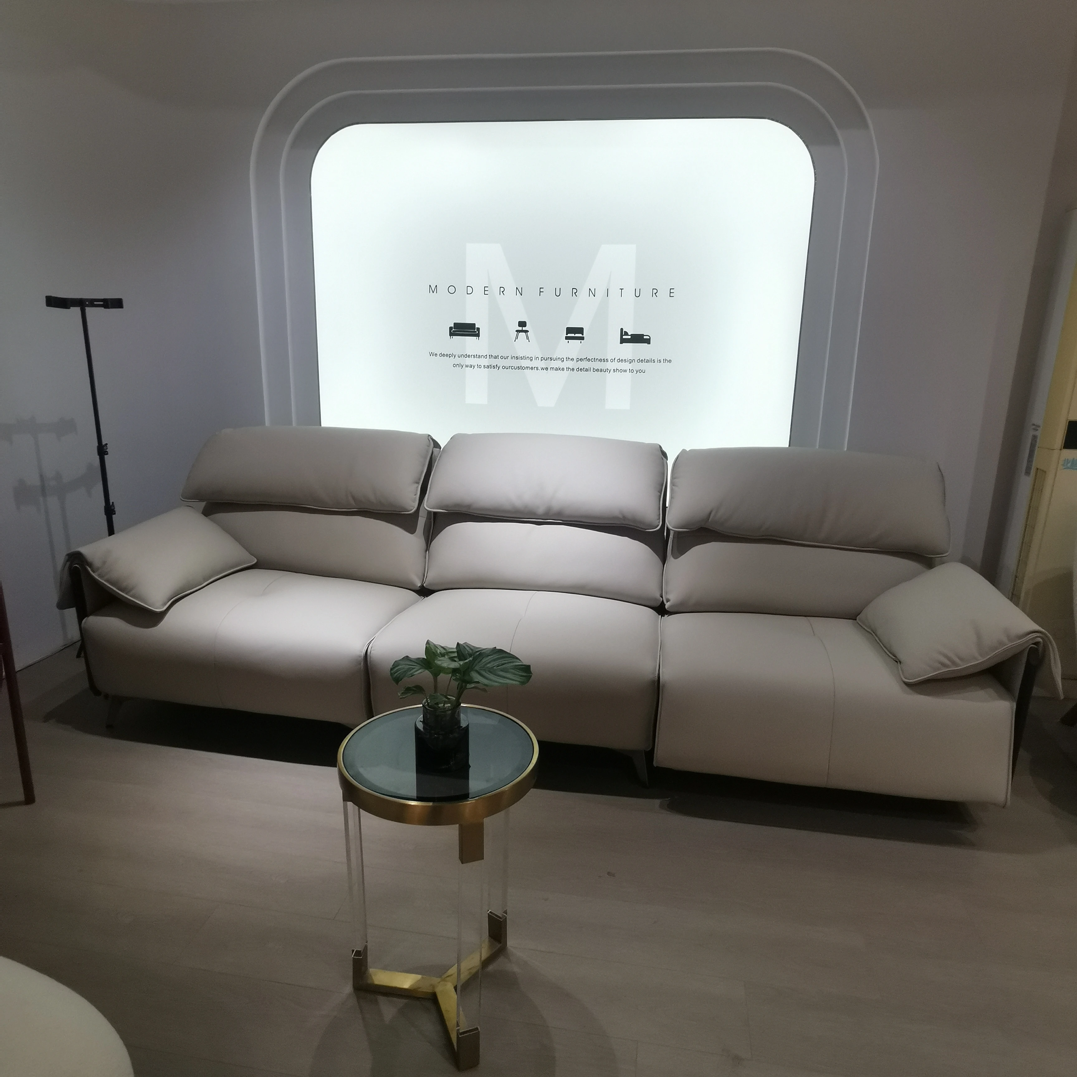 Hot Sale Genuine Leather Recliner 3 Seat Motor Power Lift Reclining Sectional Sofas