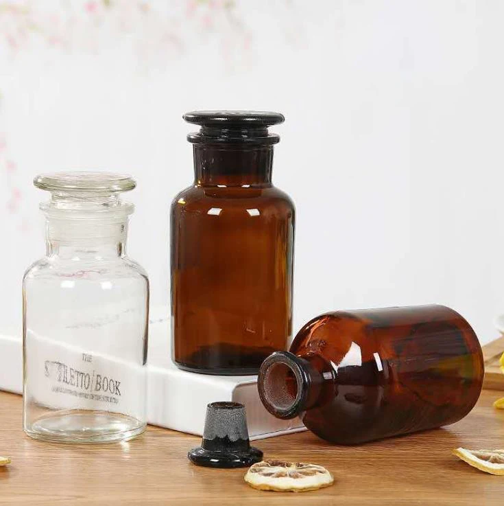 Manufacturers wholesale 30ml60mml125ml tawny transparent laboratory reagent bottle wide mouth glass bottle with glass cap