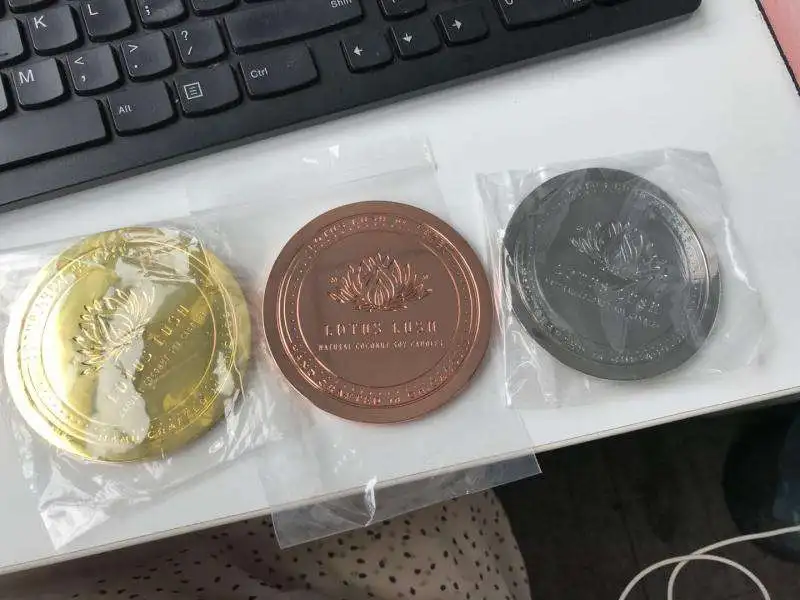 Металлические крышки из цинкового сплава для стеклянных банок OEM могут гравировать логотип краски