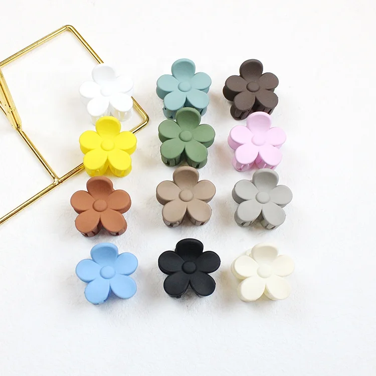 New summer mini girls hair claws matte plastic hair clip claw white small plumeria foam flower hair clips