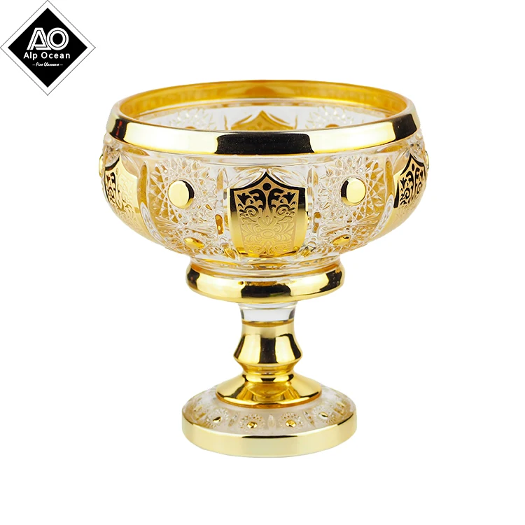 Большая стеклянная чаша классического богемского дизайна с золотым украшением