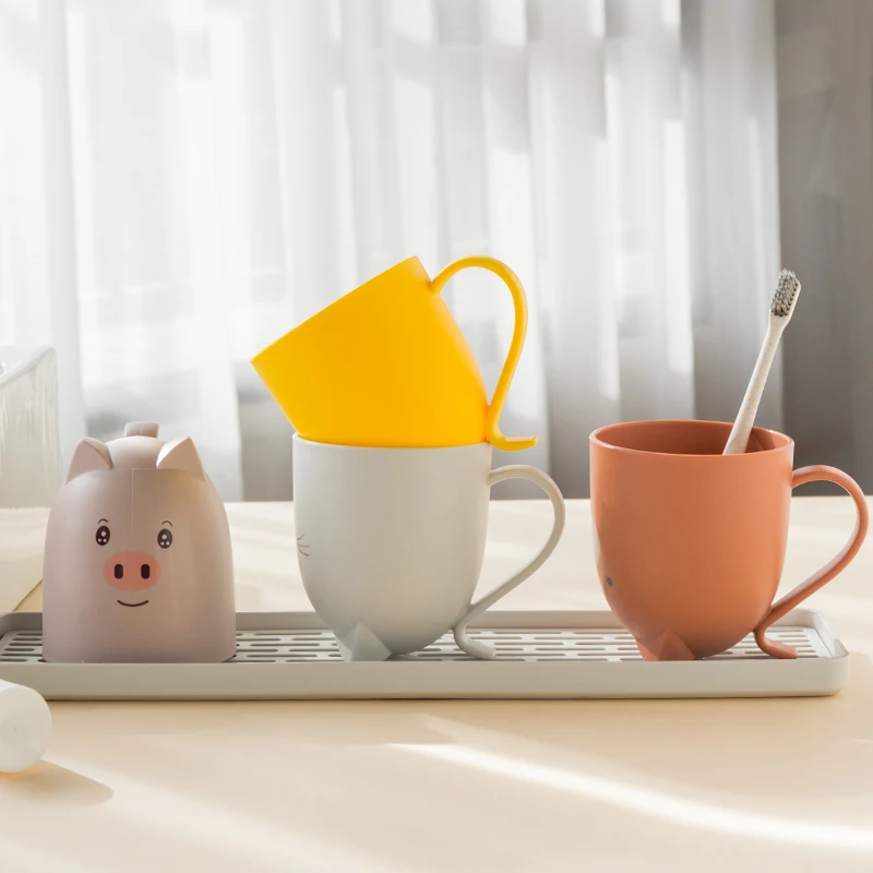 Пластиковая кружка для чистки зубов