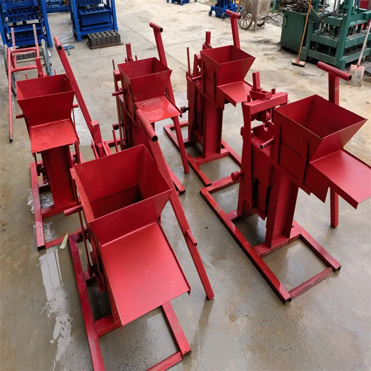 Low cost mobile egg laying type simple operation cement concrete brick making machine