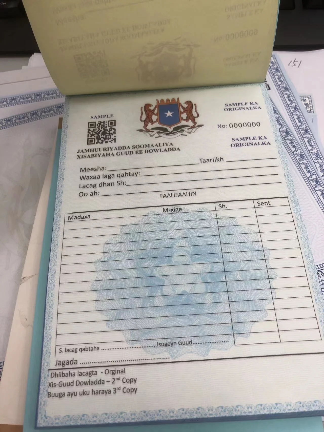 multi-parts invoice book custom wholesale A5 size carbonless copy paper book four color copies printing