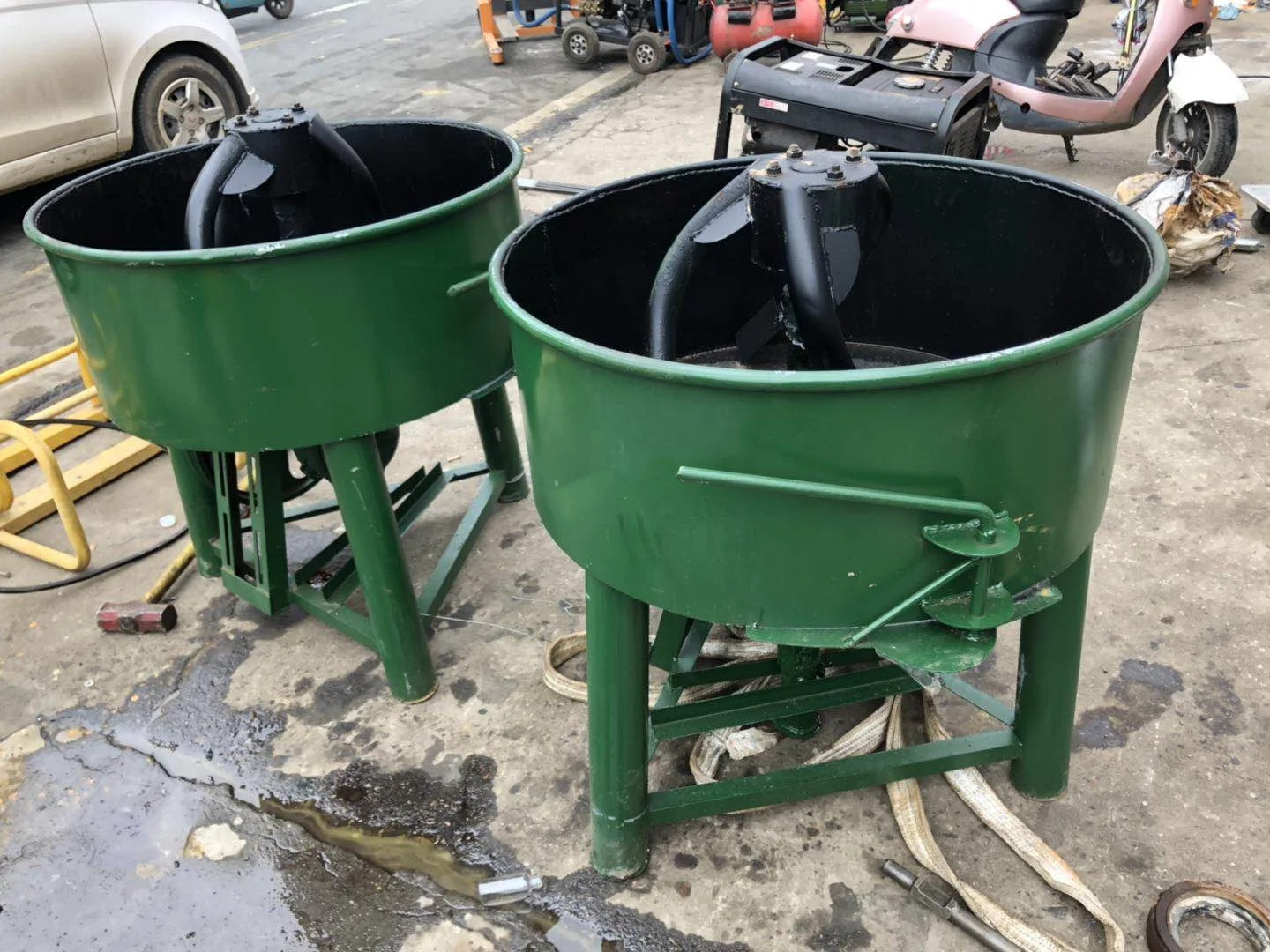 Mixing machine for epdm granules/ SBR granules/rubber granules and pu binder for playground, running track installation