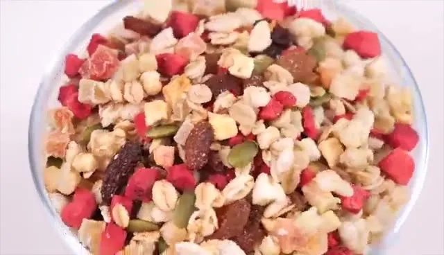 Baked ready-to-eat cereal mix yogurt fruit cereal dry eat mix breakfast oatmeal wholesale