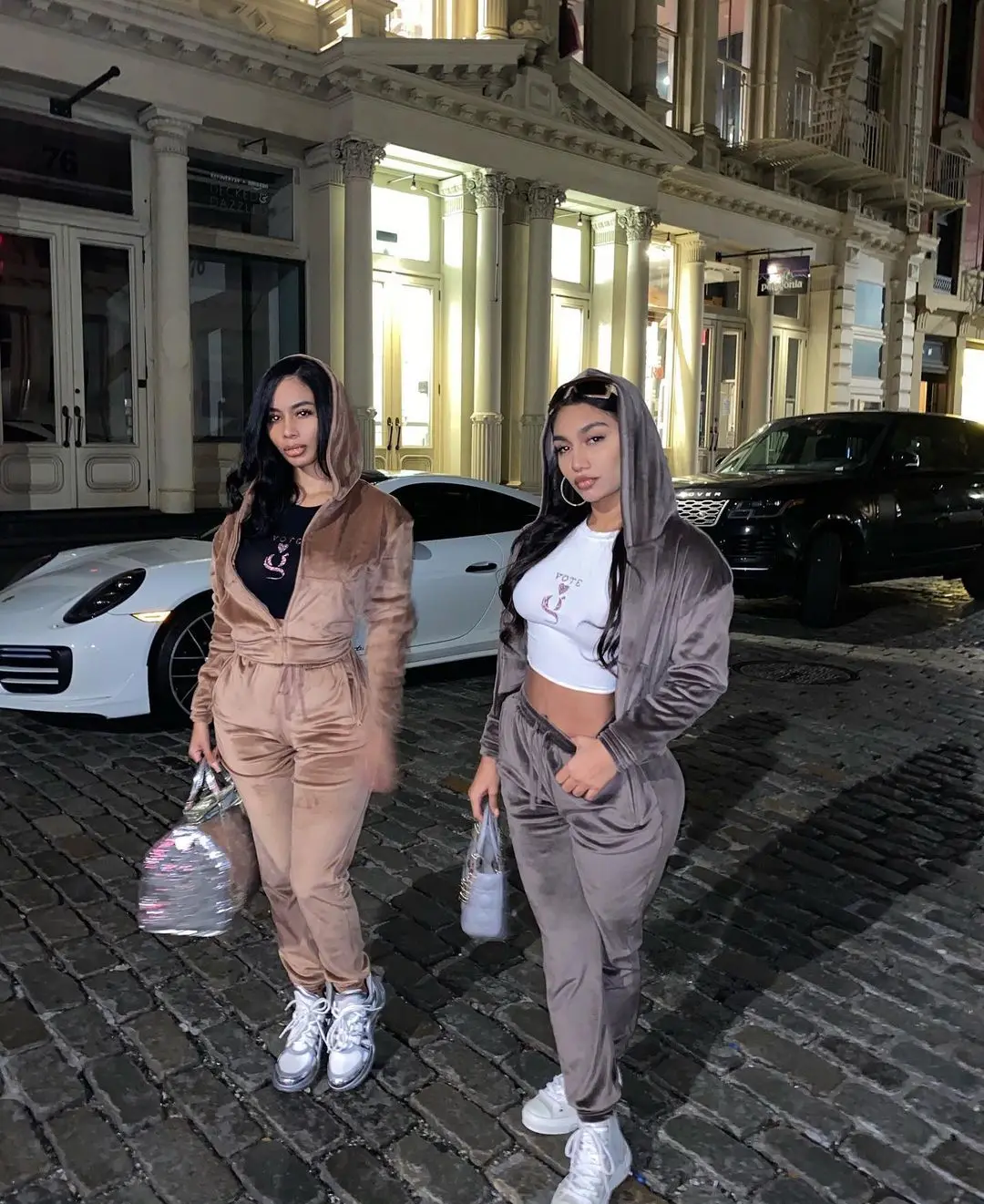 2022 Wholesale custom crop top long pants velvet sweat suits sweatsuit sets 2 piece velour tracksuit for women