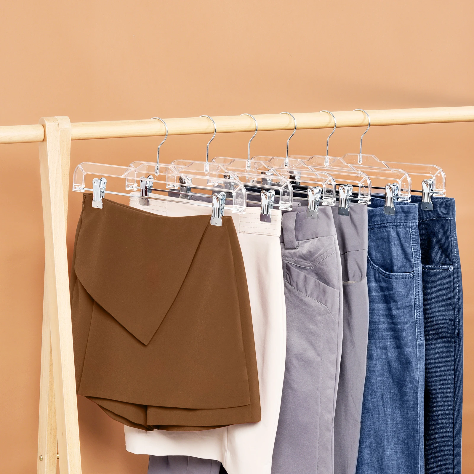 Factory Best Quality Clear Plastic Pants Skirt Hangers with Adjustable Clips Stable 360-Rotating Swivel Hook
