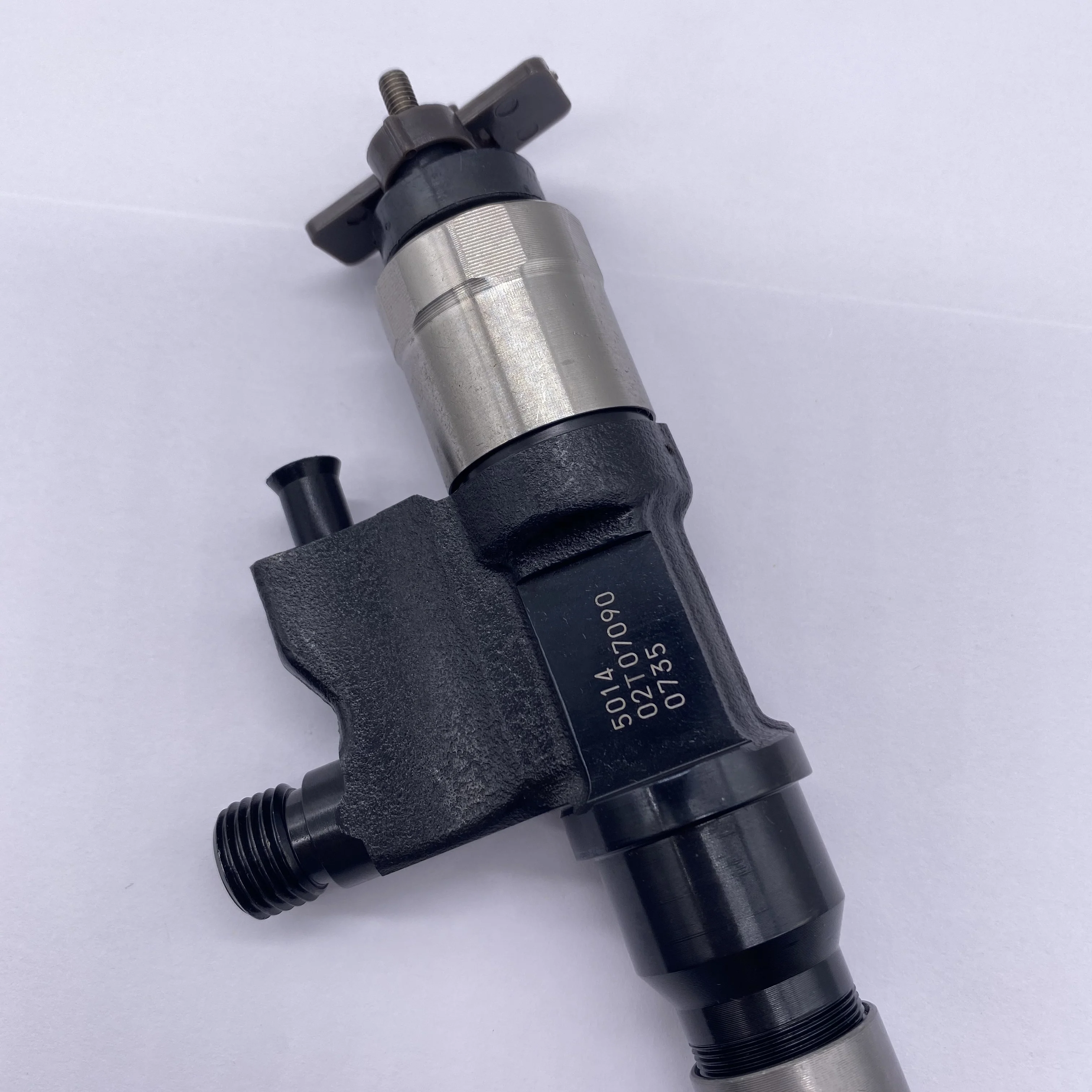 New Diesel Fuel Injector  095000-5014 0950005014  0950005016 8-97306073-5  8-97306073-7  095000-5016 for  ISUZU 4HJ1