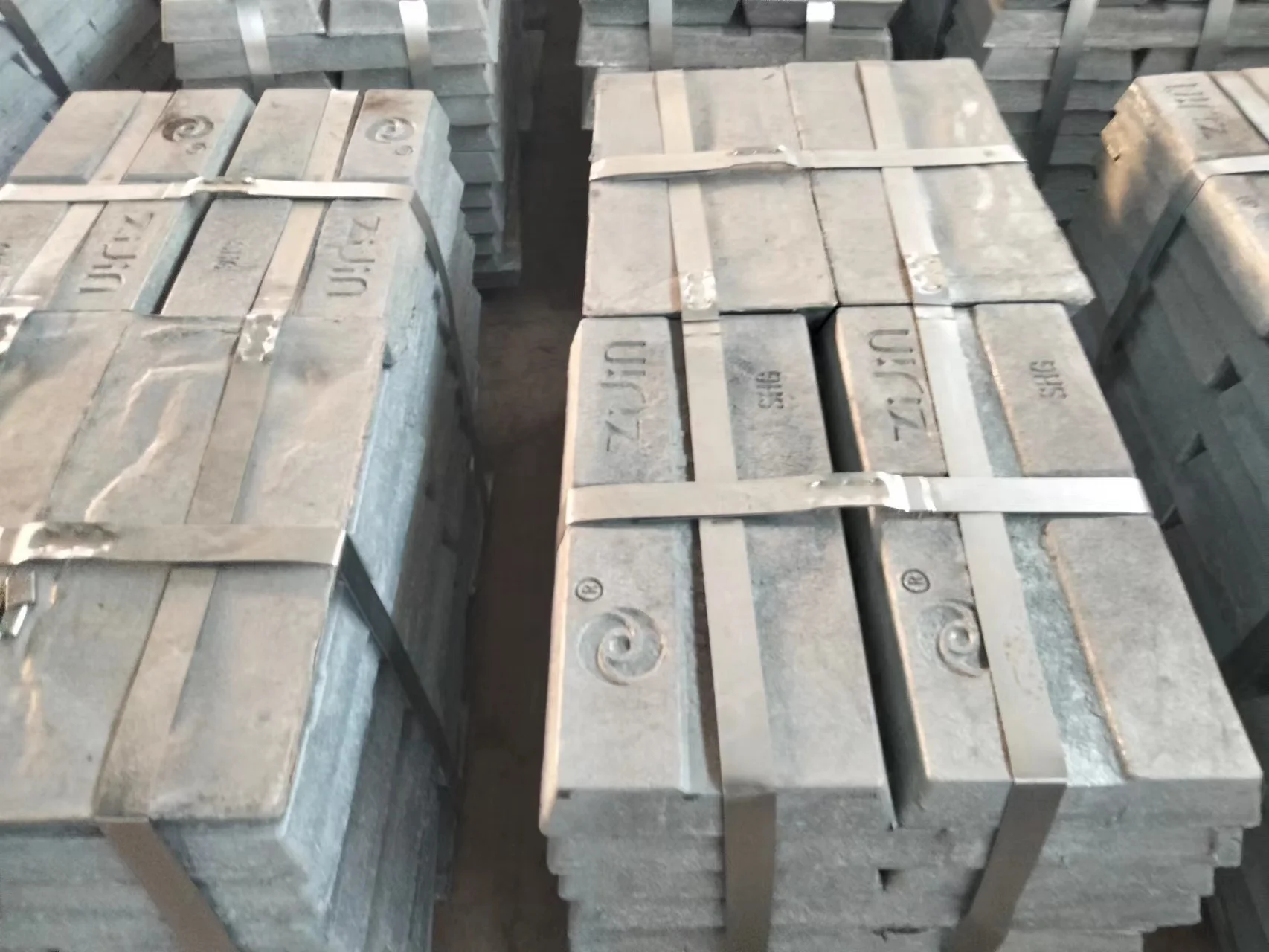 China wholesale high pure low price 99.99%- -99.995% zinc ingot