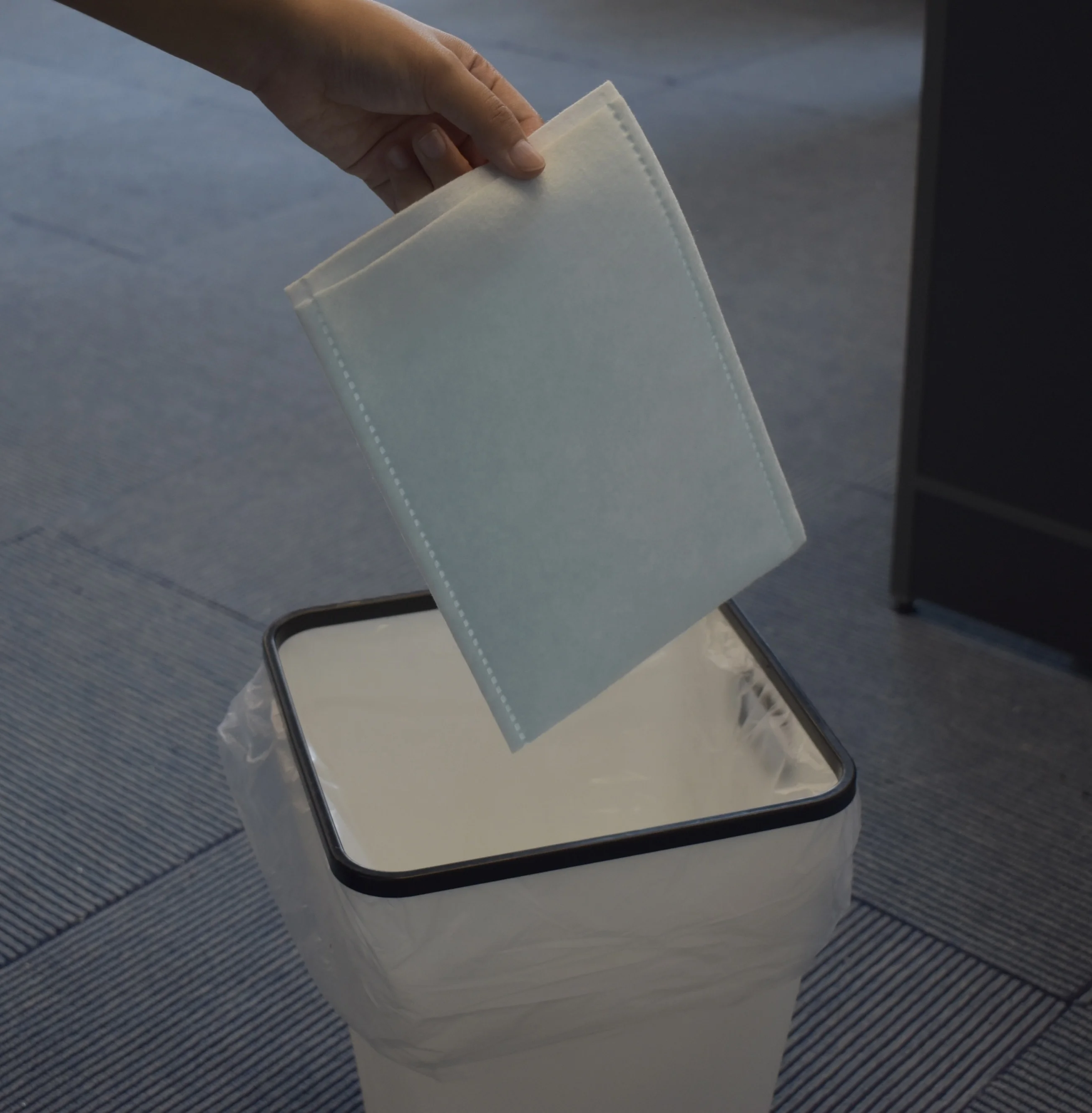 BSCI white color polyester body washing glove  cleaning smell removing nonwoven cleaning bath glove