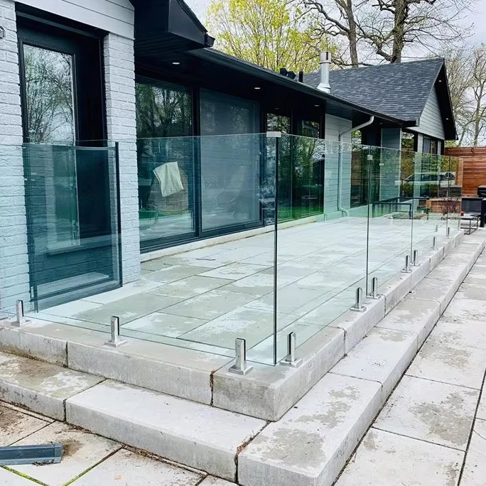 Custom Outdoor Safety Clear 12mm Tempered Glass Baluster Glass Fence Toughened Outdoor Glass Railing Fence Handrail Spigot